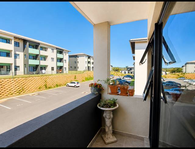 2 BEDROOM APARTMENT FOR SALE IN SHEFFIELD BEACH
